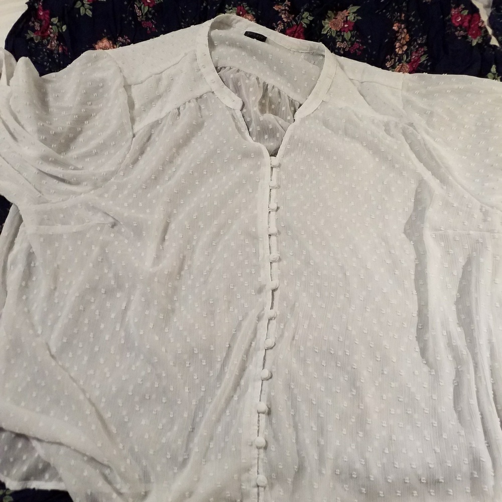 EUC Torrid white blouse
